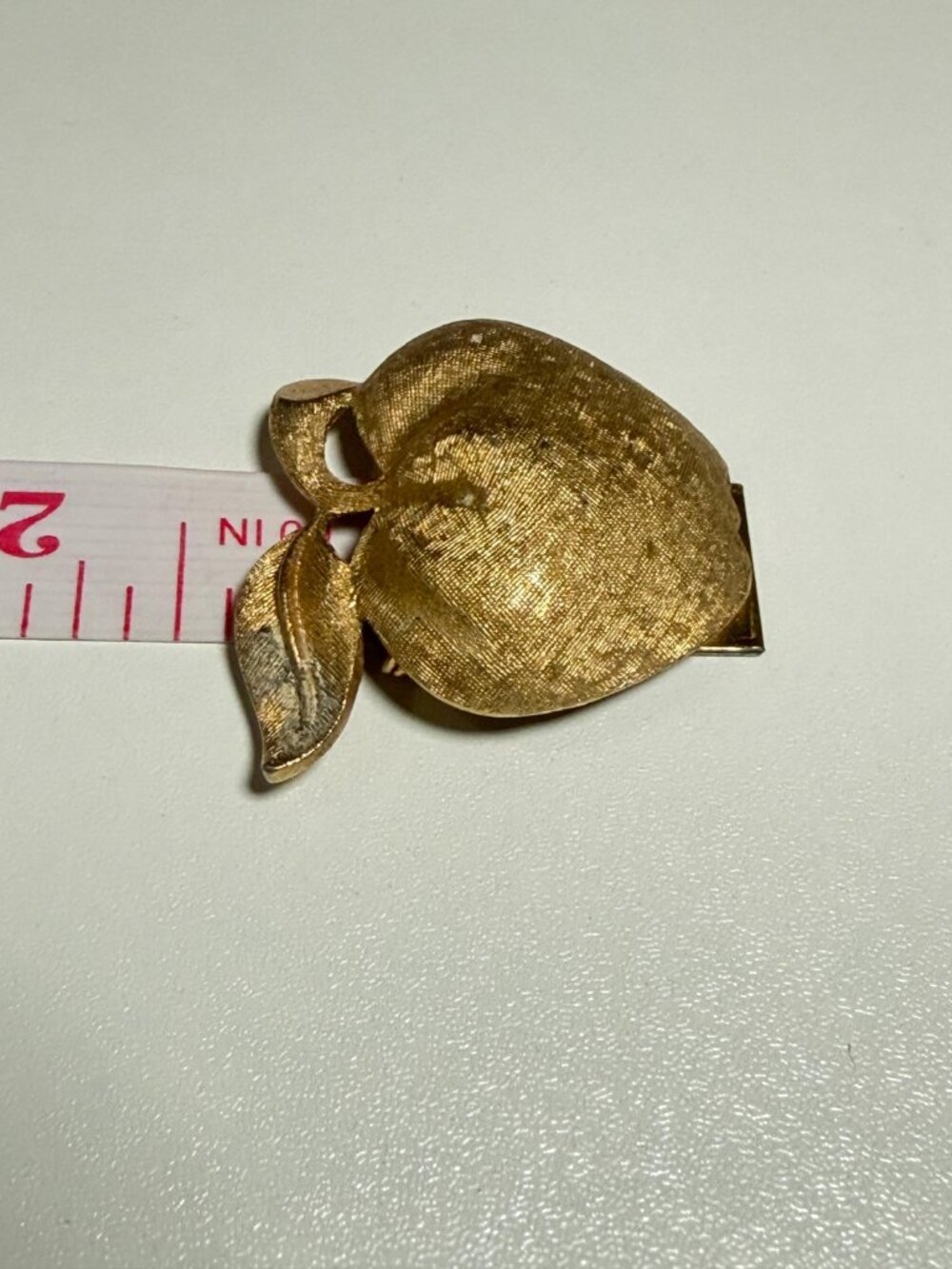Coro Apple Brooch Brushed Gold Tone Domed Vintage 1.5 inches - Picture 10 of 11